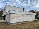 Villa Dieter Paquay, Claes Vanoppen architecten Kermt, duurzaam bouwen - Beltrami Woodstone Grey Perlato steenstrips